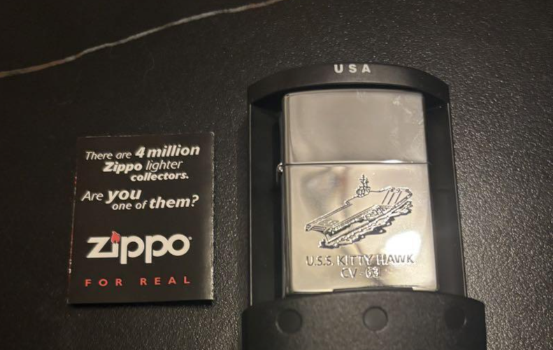 その他 USS KITTY HAWK CV-63 Zippo ZIPPO USS KITTY HAWK CV-63 VINTAGE 1983 SLIM LIGHTER W