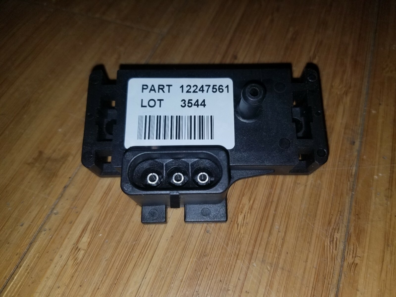 JOHN DEERE GENUINE PARTS SENSOR PART # RE508475 OR PART # 12247561  