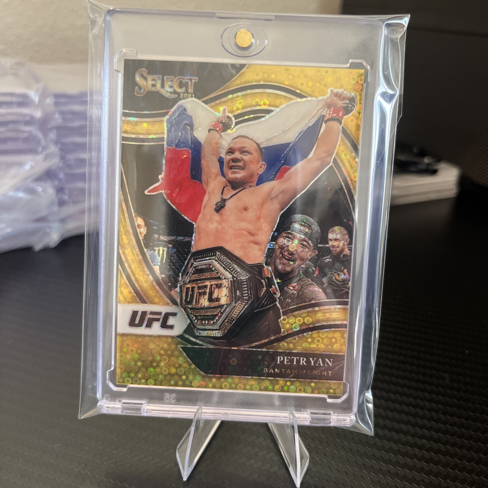 2021 Panini Select UFC Octagonside Petr Yan #252 Gold Prizm /10