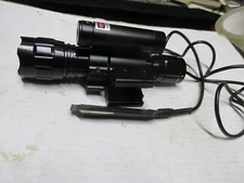 [FR} flashlight with laser opiic sight with mount for tactical rail