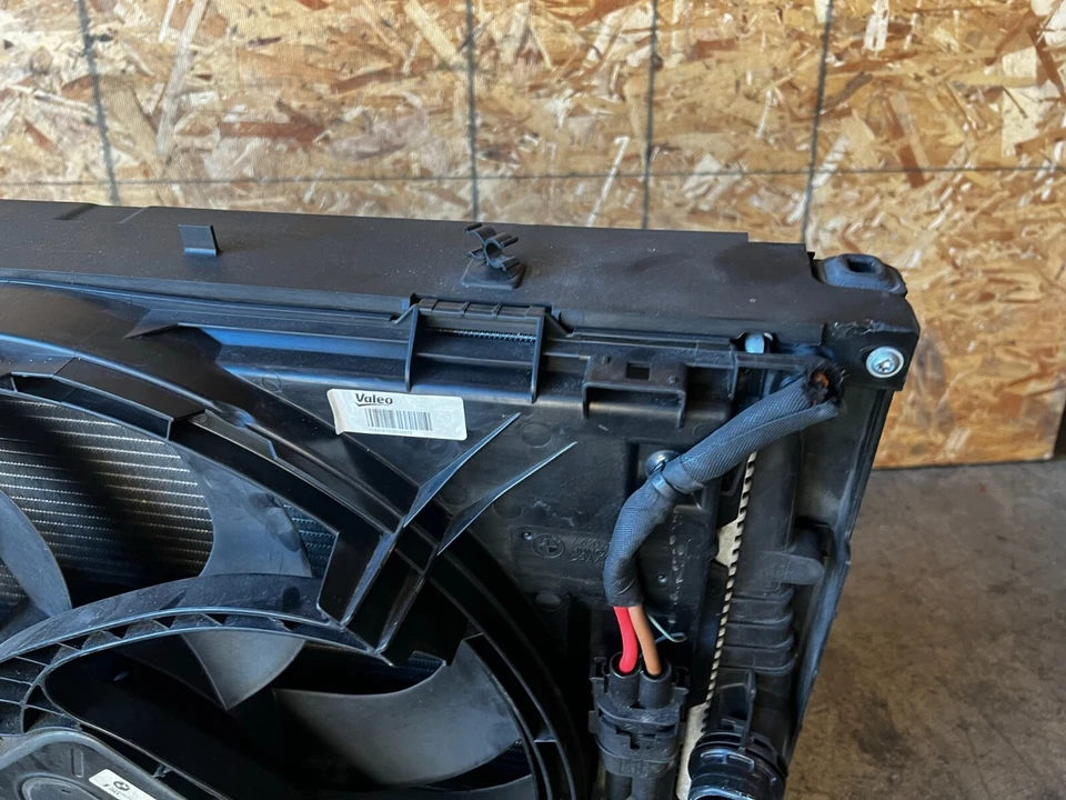 BMW F30 F32 F36 N55 N26 RADIADOR DELANTERO ENFRIADOR CONDENSADOR CONJUNTO VENTILADOR FABRICANTE ORIGINAL 77MK Foto 2 de 4