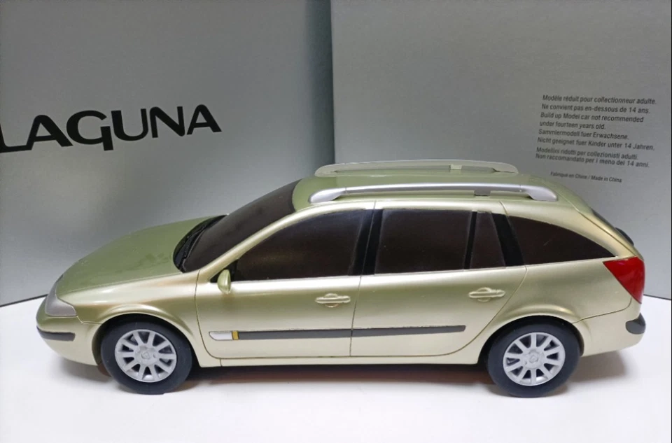 Norev 1:12 Renault Laguna Exhibition Edition Touring Car Model Renault Laguna - Image 2 of 4