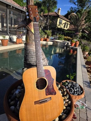 1973-75 GIBSON J-50 DELUXE DREADNOUGHT ACOUSTIC GUITAR IN NATURAL
