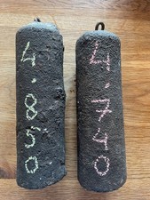 2 ANCIENS POIDS POUR MOUVEMENT D'HORLOGE DE PARQUET COMTOISE