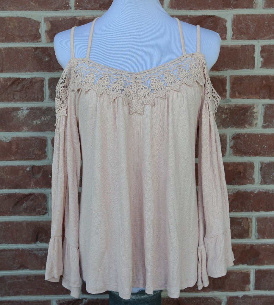 Haut Sun & Shadow épaules Dénudées – Peach, Dentelle, Taille S, Neuf Avec étiquettes