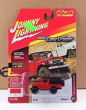 Johnny Lightning 1980 Toyota Land Cruiser RED (2017) 1:64 CLASSIC GOLD