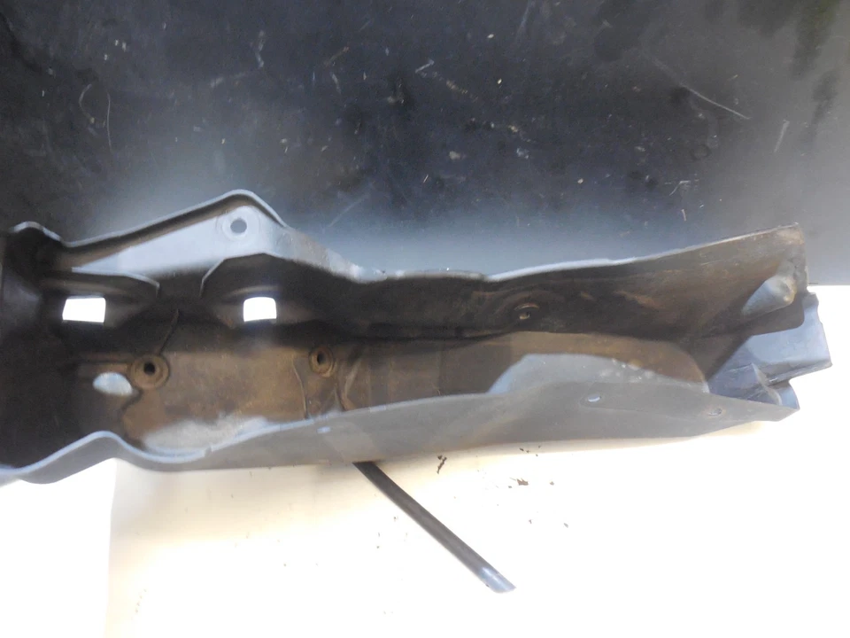 Caja de drenaje ventana trasera izquierda A 2306300367 03-06 Mercedes Benz R230 SL600 SL500 Foto 4 de 4