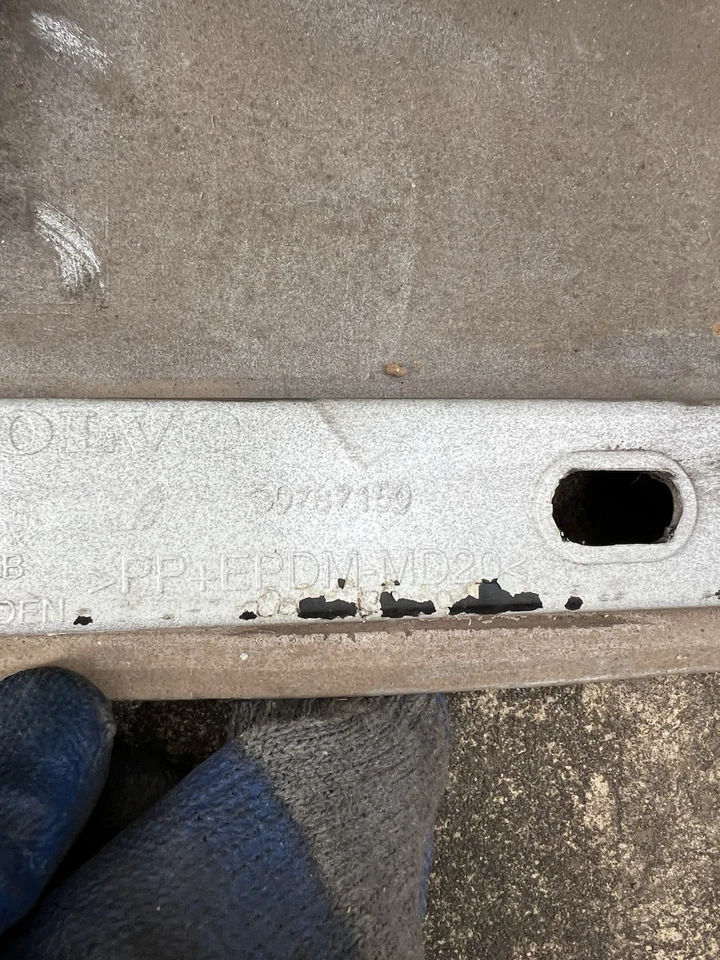 Volvo C70 04-13  Left Driver Side Rocker Panel  Deflector Molding 30787150 - Изображение 3 из 4