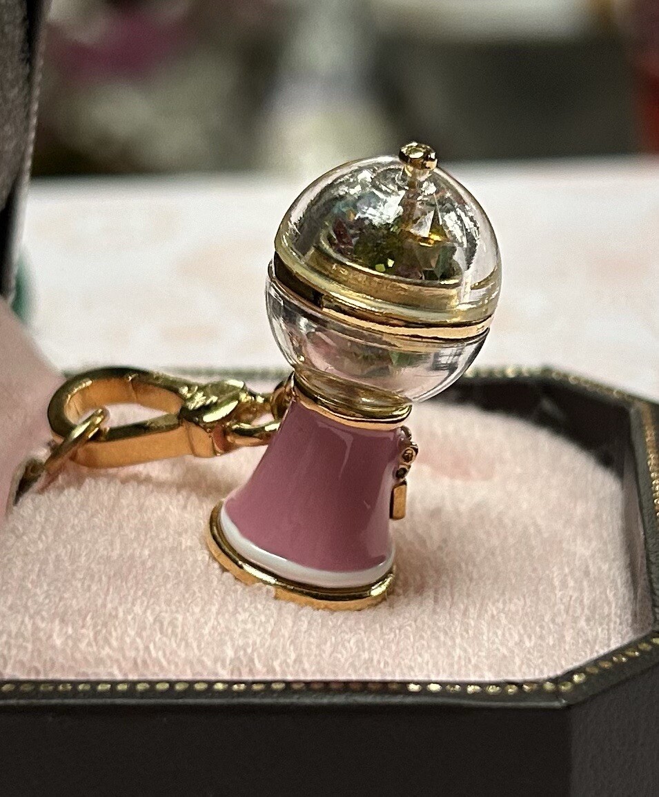 ジューシークチュール ビーチャーム New Juicy Couture Pink Bubblegum Charm For Bracelet. B/box