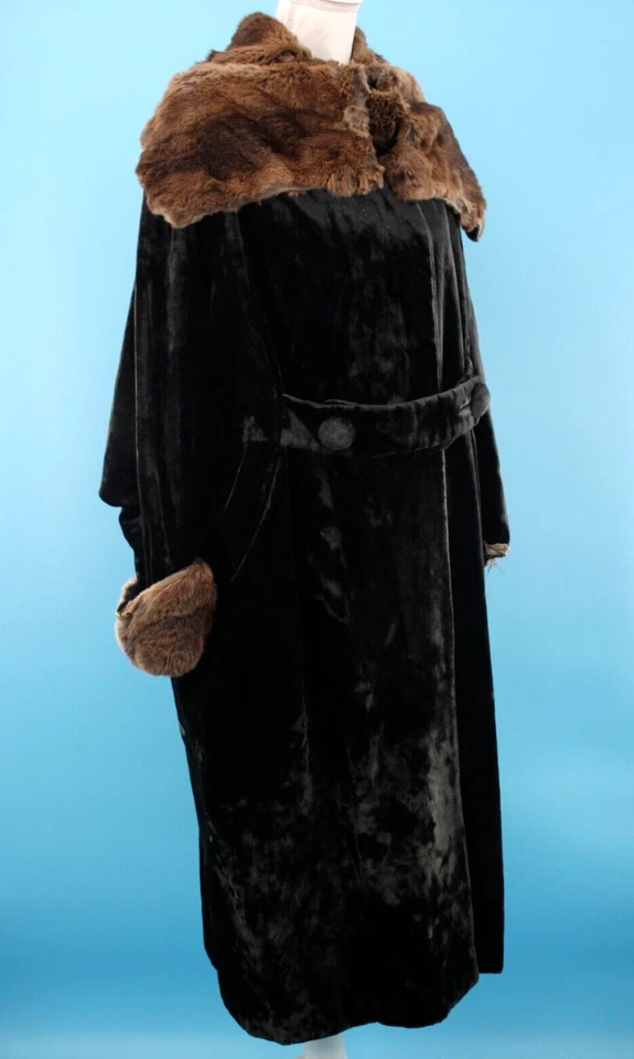 Abrigo de terciopelo negro eduardiano antiguo de principios de 1900 de colección para mujer con ribete de piel marrón M/L Foto 2 de 4