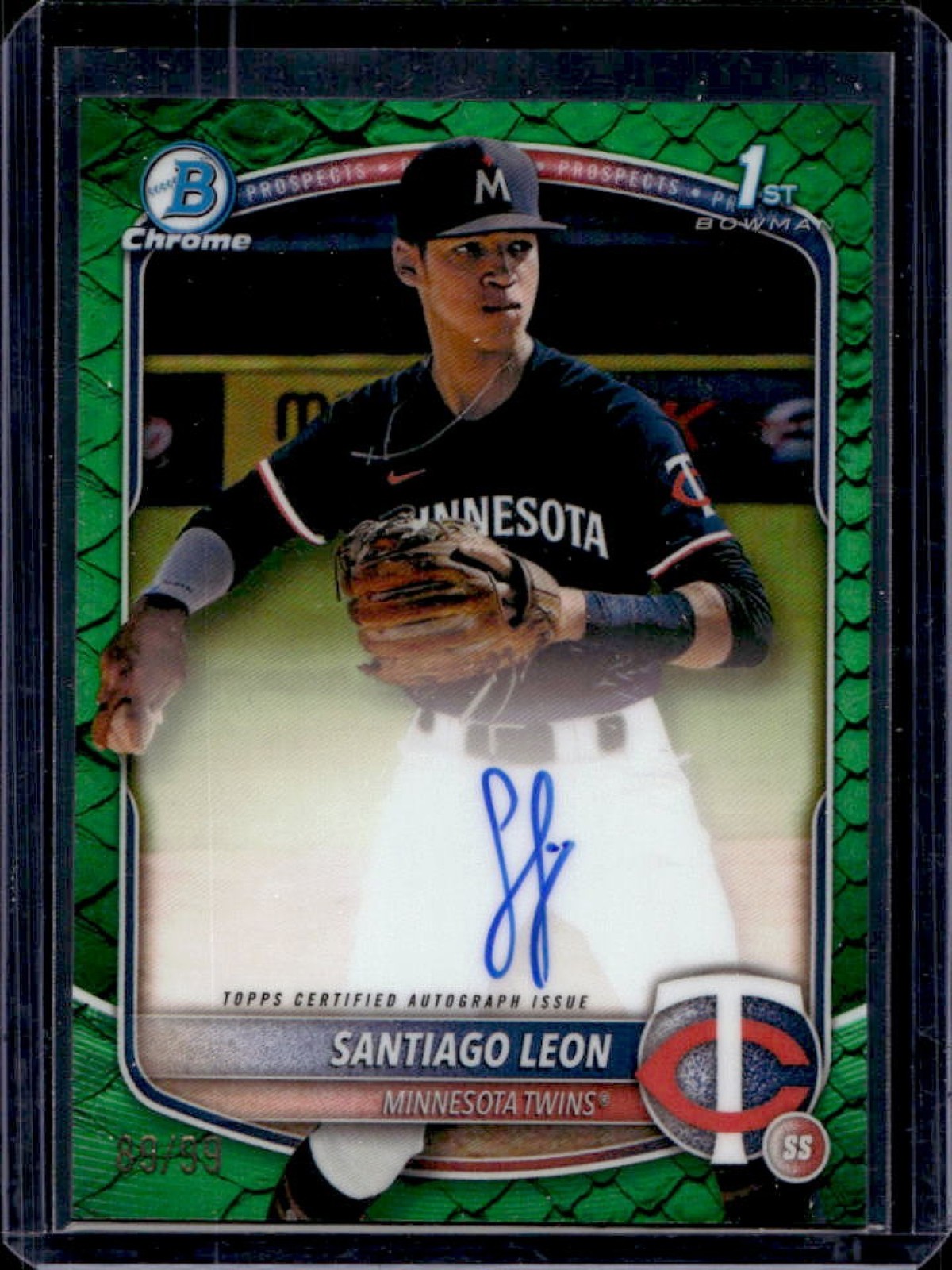 2025 Bowman Chrome Santiago Leon Auto Reptilian Green Refractor 1st #/99