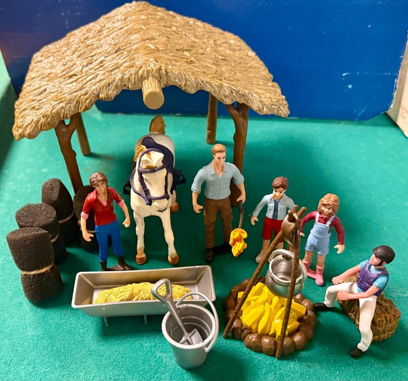 FAMILY CAMPING OUT SCENE 1:18  Scale Diorama miniature new