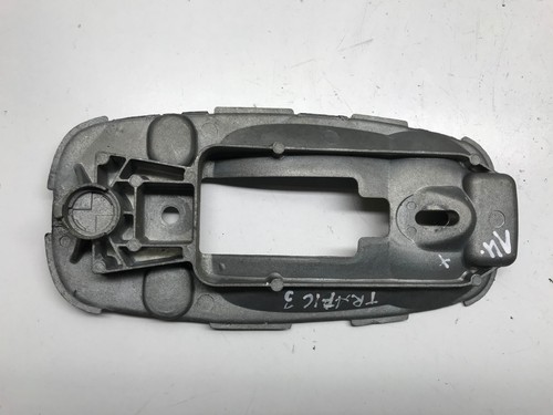 Exterior door handle bracket