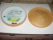 L Hirondelle Porcelaine Francs Tarte Aux Raisins Fluted Dish 12” w/Basket Unused