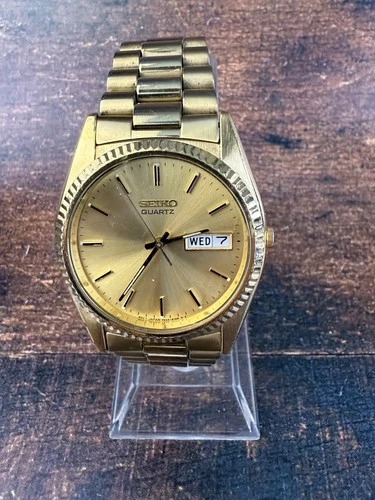 Vintage Seiko Day Date President 7N43-8111 Gold Tone Quartz Watch Running