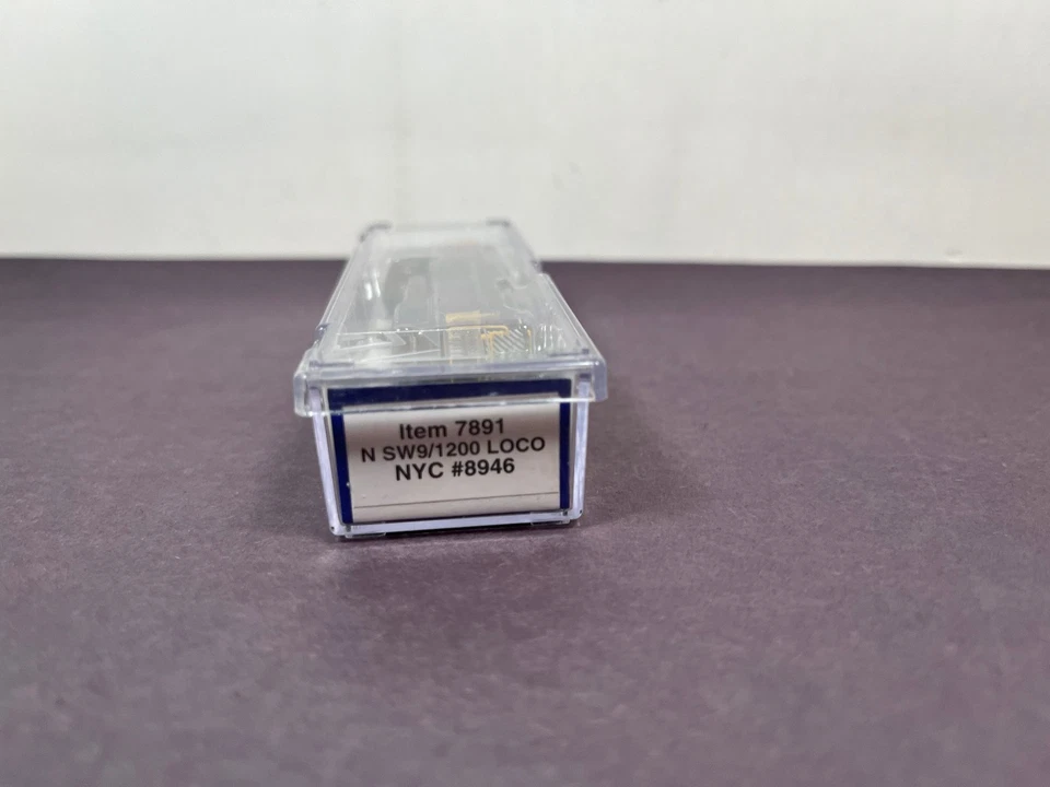 Life Like Trains N Scale Diesel Locomotive 7891 N SW9/1200 New York NYC 8946 - Image 3 of 4