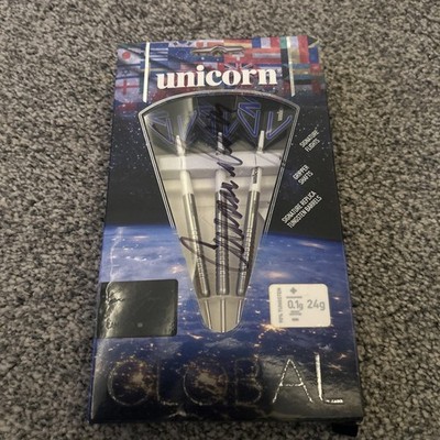 Cameron Menzies Unicorn Global Darts Signiert Neu!
