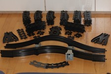 Lego Duplo kompatible Eisenbahnschienen in schwarz, Konvult aus diversen Teilen