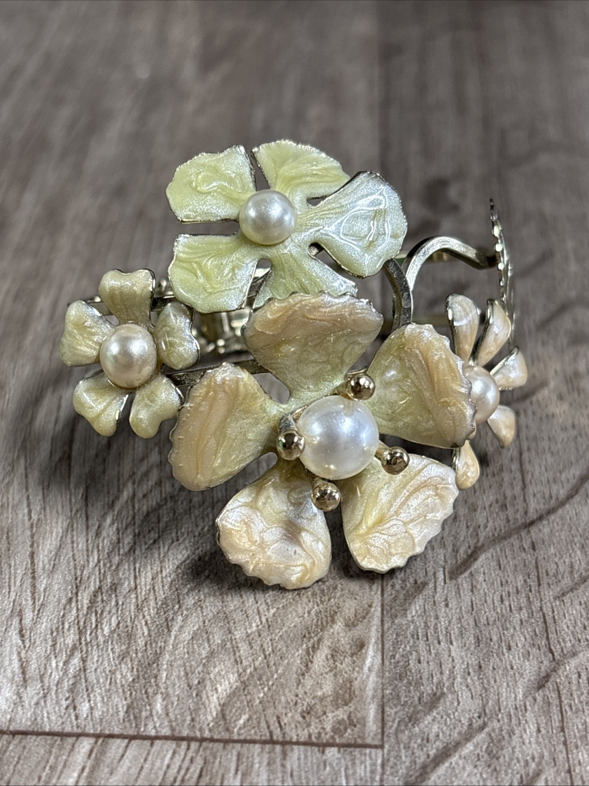 Vintage Bangle Hinged Bracelet Gold Tone Enamel Flower Faux Pearl Orange G3