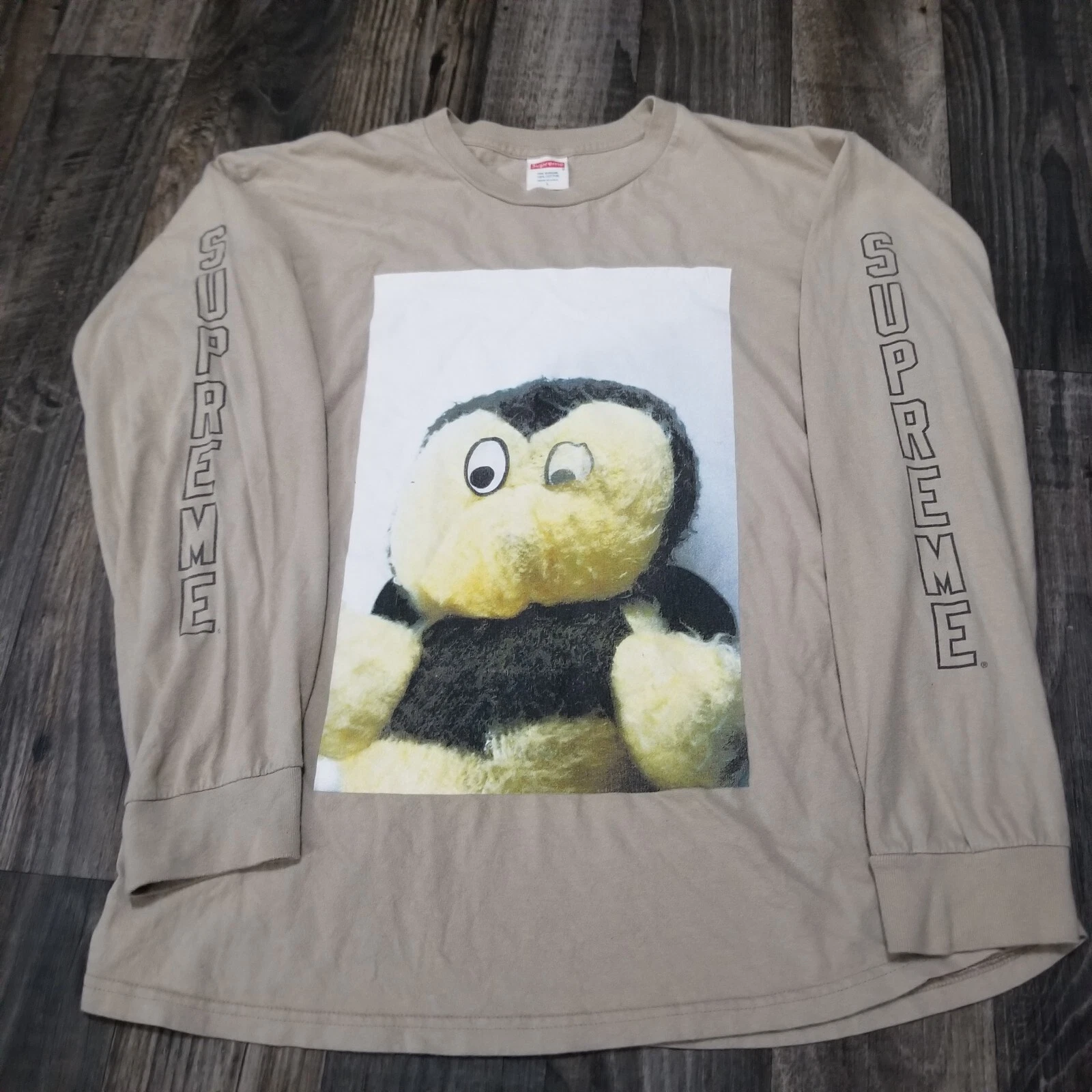 T shirt Supreme Mike Kelley graphique manches longues beige grand