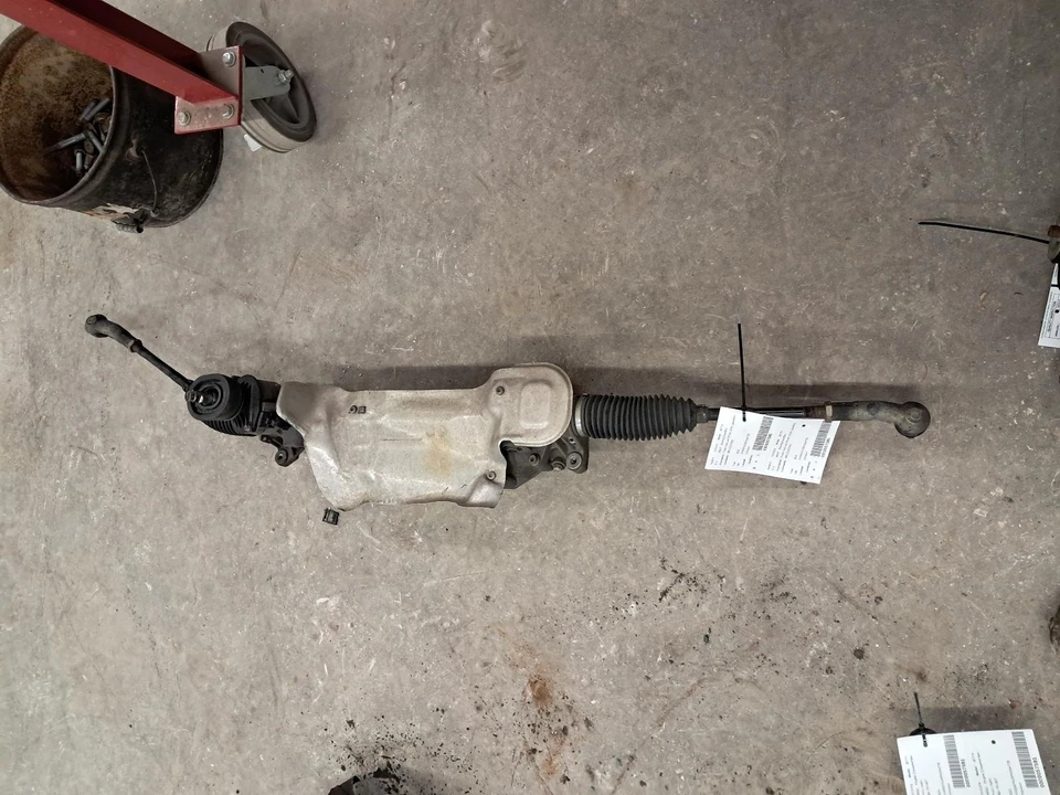 Used Rack and Pinion Assembly fits: 2015 Volkswagen Jetta Power Rack and Pinion - Imagem 2 de 4