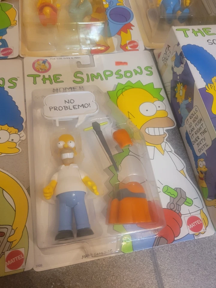 Colección de figuras de Los Simpson 1990 Mattel 7 figuras + sofá y TV todo nuevo Foto 4 de 4