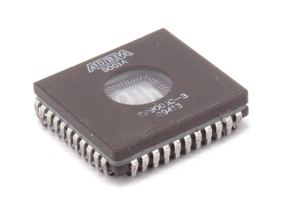 Altera EP900JC-3 UV EPLD Programmable Logic Device 24 Macrocells Ceramic CLCC-44