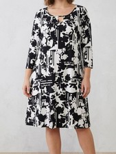 Kaari Blue Black & White Floral Keyhole Midi Dress