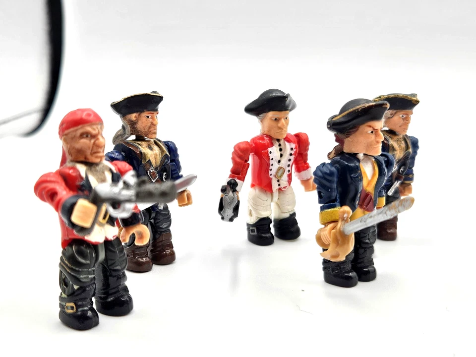 Mega Bloks Pyrates & Pirates of the Caribbean Minifigure Lot w/ Accessories - Image 4 of 4