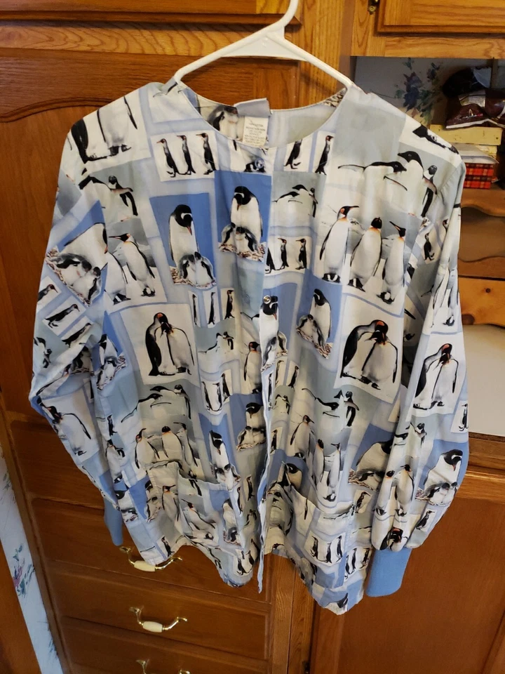 Conjunto Exfoliante U A 2 Piezas Pingüinos Medianos Top y Abrigo de Laboratorio Foto 2 de 4