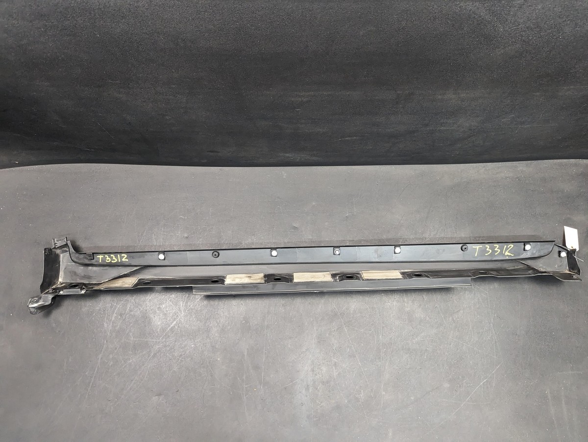 Left Rocker Panel Molding 2021 Toyota C-HR 75852-F4010 2018 Left Rocker Panel Molding 2021 Toyota C-HR 75852-F4010 2018