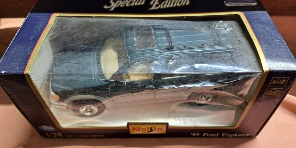 FORD EXPLORER 1/24 - Immagine 2 di 4