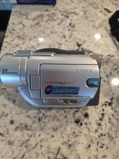Sony HandyCam DCR-DVD405 Digital Video Camera Recorder with bag and charger