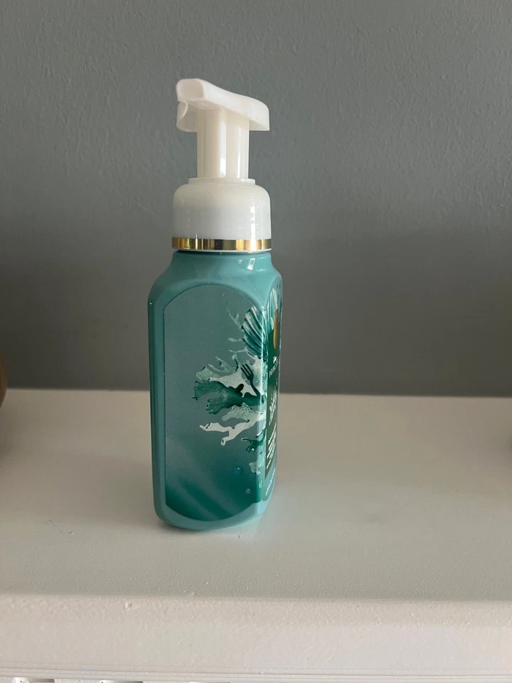 Bath & Body Works DISNEY PRINCESS ARIEL gentle & clean Foaming Hand Soap 8.75 oz - Image 2 of 3