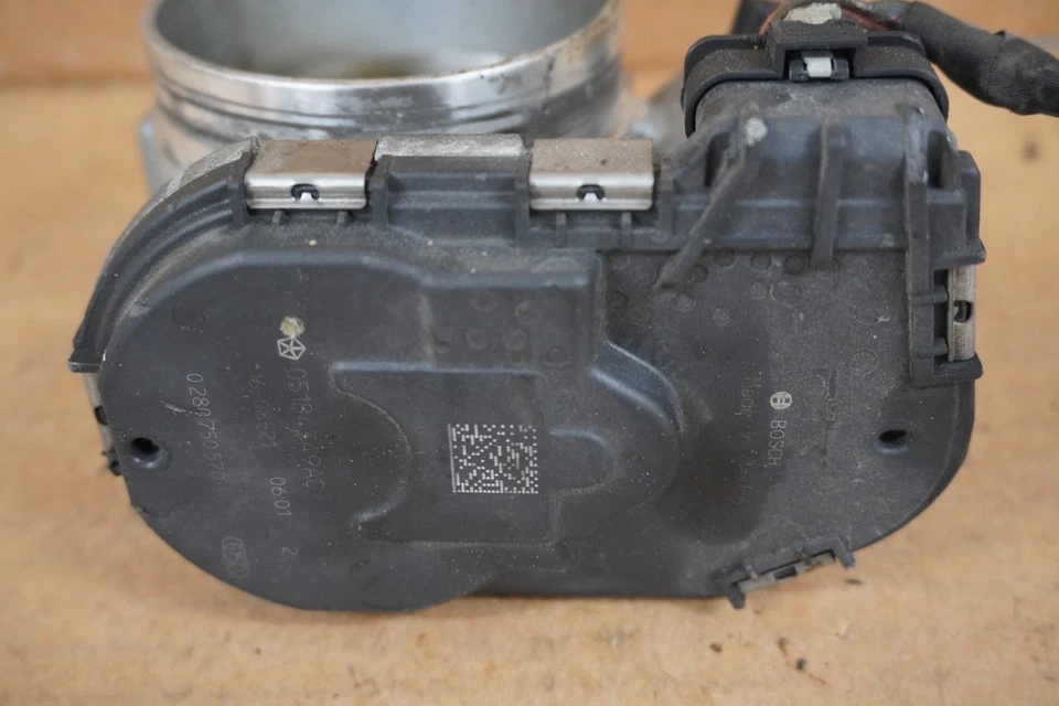 11 12 13 14 15 Dodge Ram 1500 ST 3,6 L carrocería del acelerador del motor OEM 05184349AC Foto 3 de 4