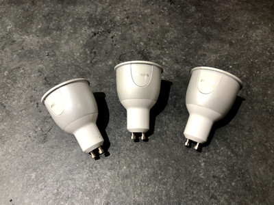 Philips Hue GU10 x 3 Plus Hub Bridge Strahler Weiß und Farbe Ambiance