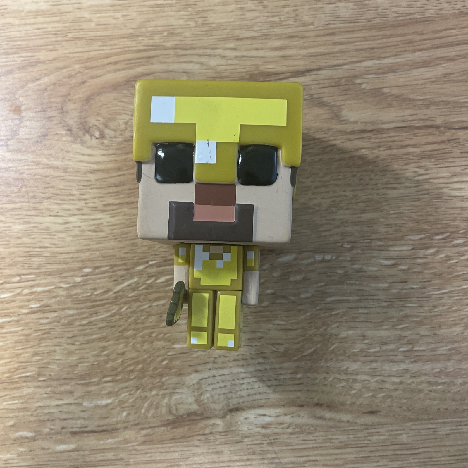 Funko Pop! Minecraft Steve In Gold Armor Walmart Exclusive #321 Loose Paint Flaw
