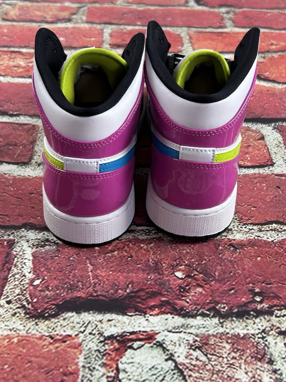 Air Jordan 1 Mid SE 'Cyber / Fuchsia' (2020) (GS) Sneakers Unisex Size 6Y thumbnail 4