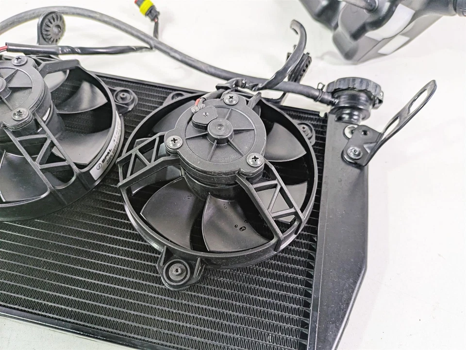 Juego de mangueras de depósito ventiladores radiador Ducati Hypermotard 821 SP 2013 54840981D Foto 2 de 4