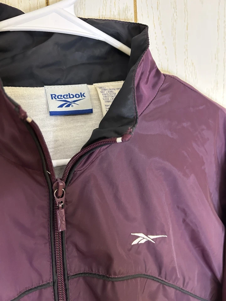 Chaqueta cortavientos Reebok vintage talla mediana color ciruela púrpura Foto 2 de 4