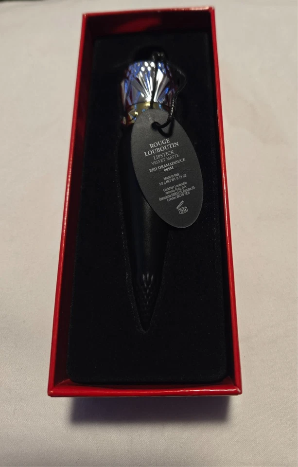 CHRISTIAN LOUBOUTIN ROUGE LOUBOUTIN VELVET MATTE LIPSTICK - RED DRAMADOUCE 005M - Image 4 of 4