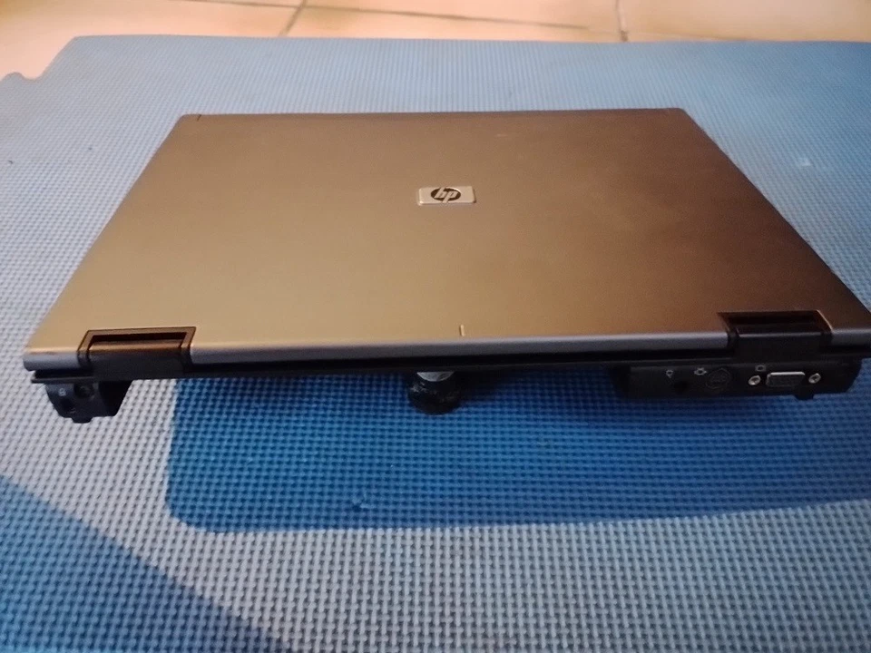 Ordinateur portable vintage HP Compaq 6910p, pour pièces ou à réparer - Photo 4/4