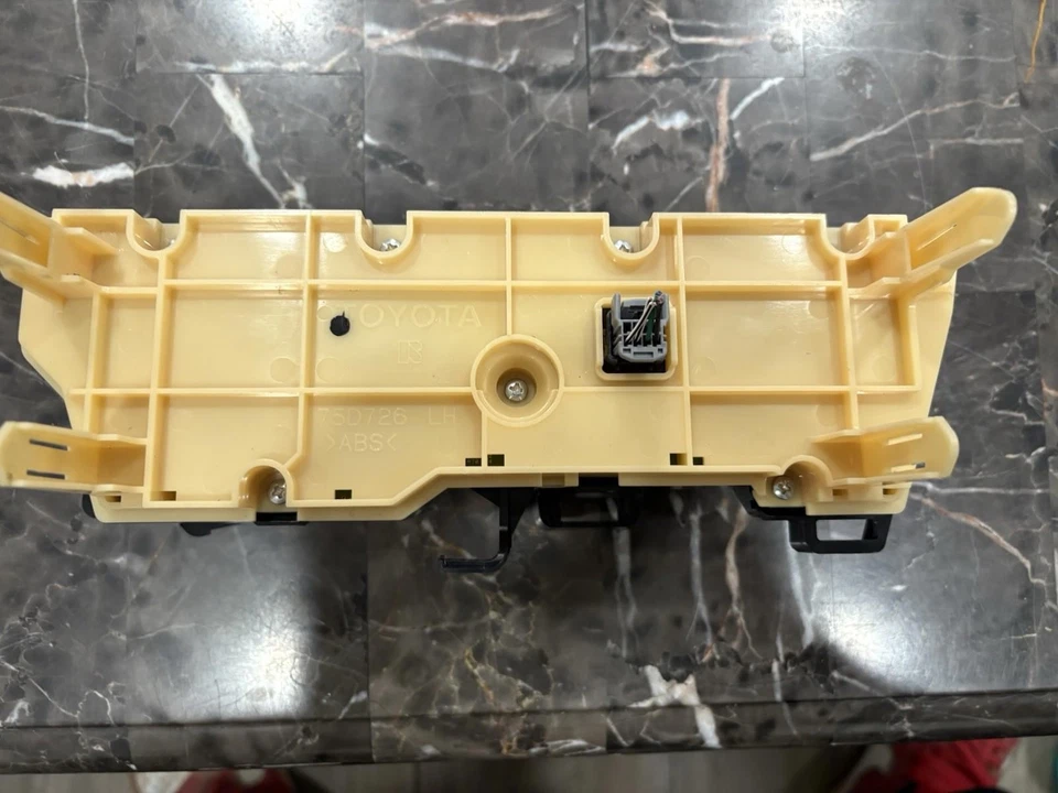 2013-2015 Toyota Prius Ac Heater Climate Control 55900-47120 V6K47 Foto 2 de 3