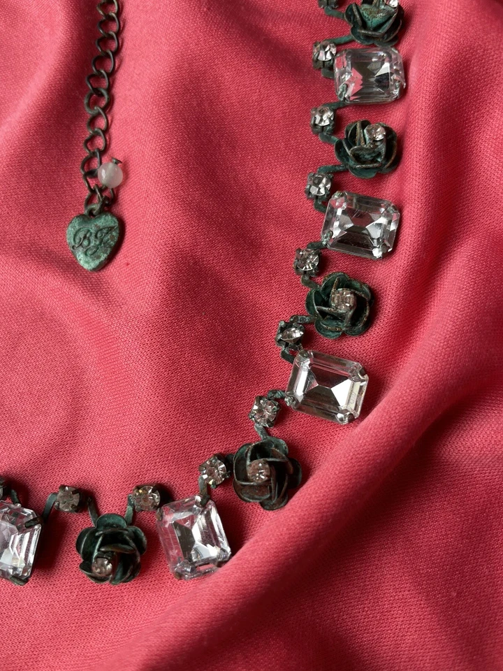 Collar Betsey Johnson pátina oxidada cobre verde metal rosa bronce cristal Foto 4 de 4