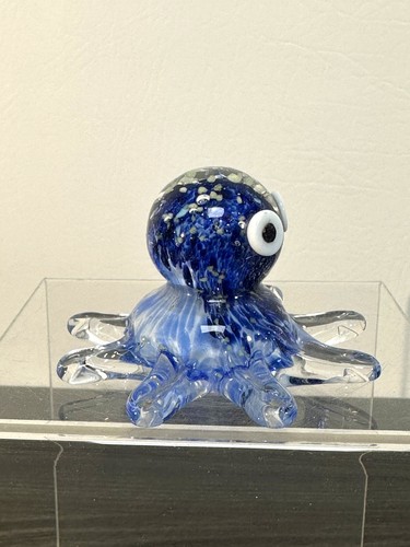 Pisapapeles Dynasty Gallery Blue Glow in the Dark Glass Pulpo, vidrio soplado a mano - Imagen 5 de 13