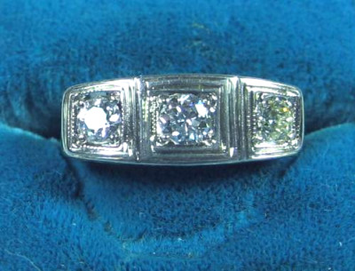 Stunning Antique Art Deco 3-Diamond & Platinum Band Ring