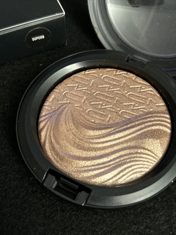 BNIB - MAC Extra Dimension Skinfinish - SUPERB - Highlighter - Rare