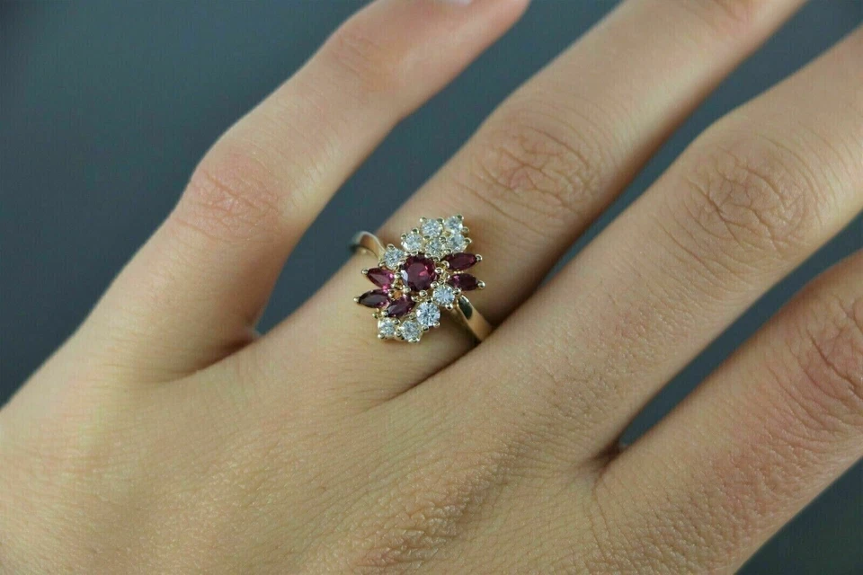 Anillo de compromiso de rubí rojo simulado corte marquesa de 2 quilates enchapado en oro amarillo de 14 quilates Foto 4 de 4