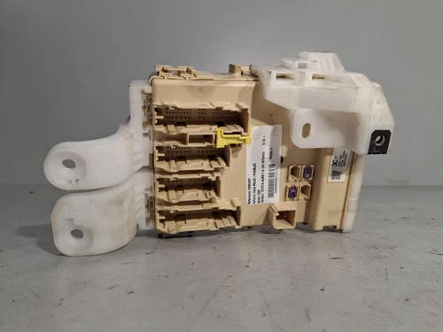 63583367 Caja Reles/Fusibles para TOYOTA AURIS (E18) * 2014 113176 - Imagen 1 de 7
