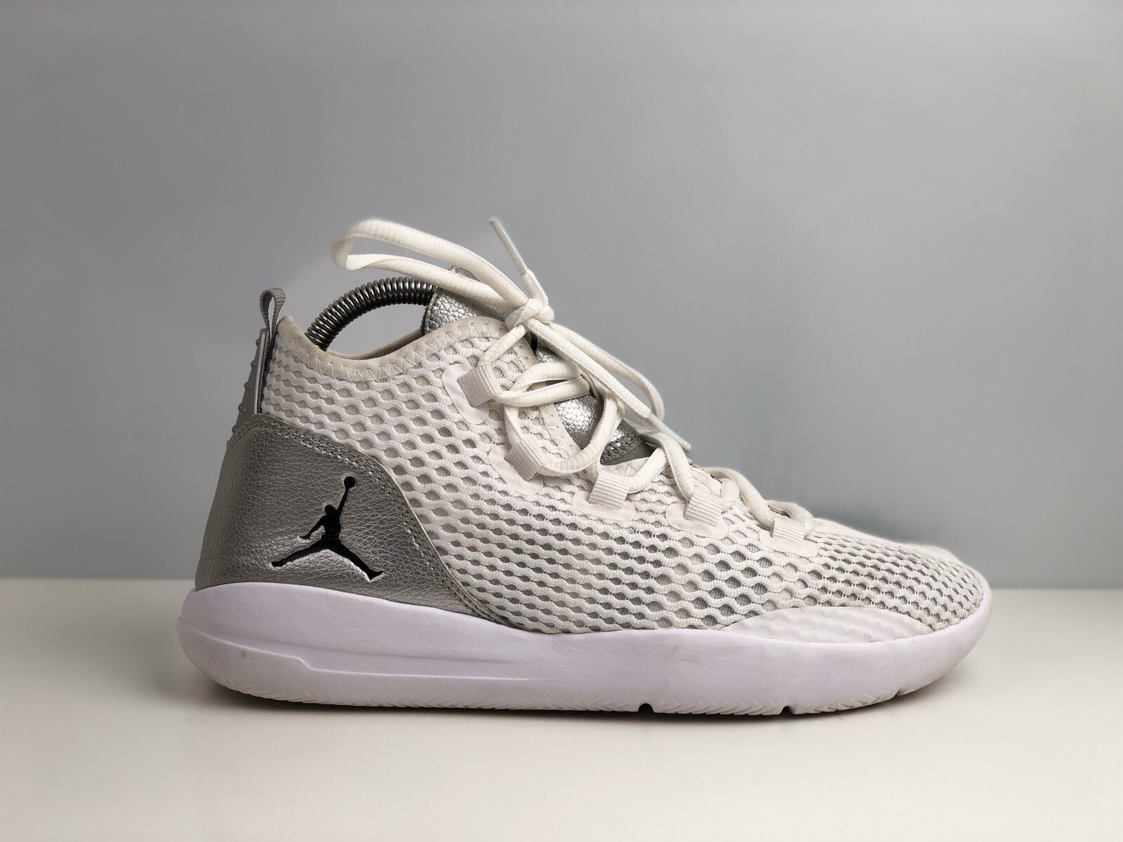 white nike mesh trainers